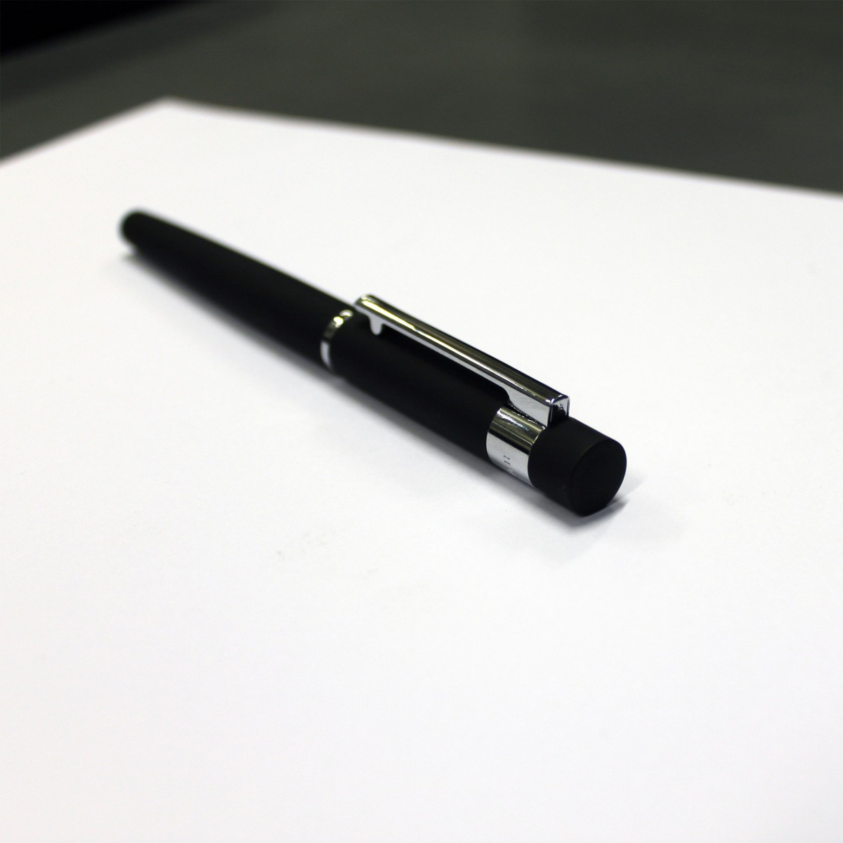 Rollerball Hugo Boss Loop Black