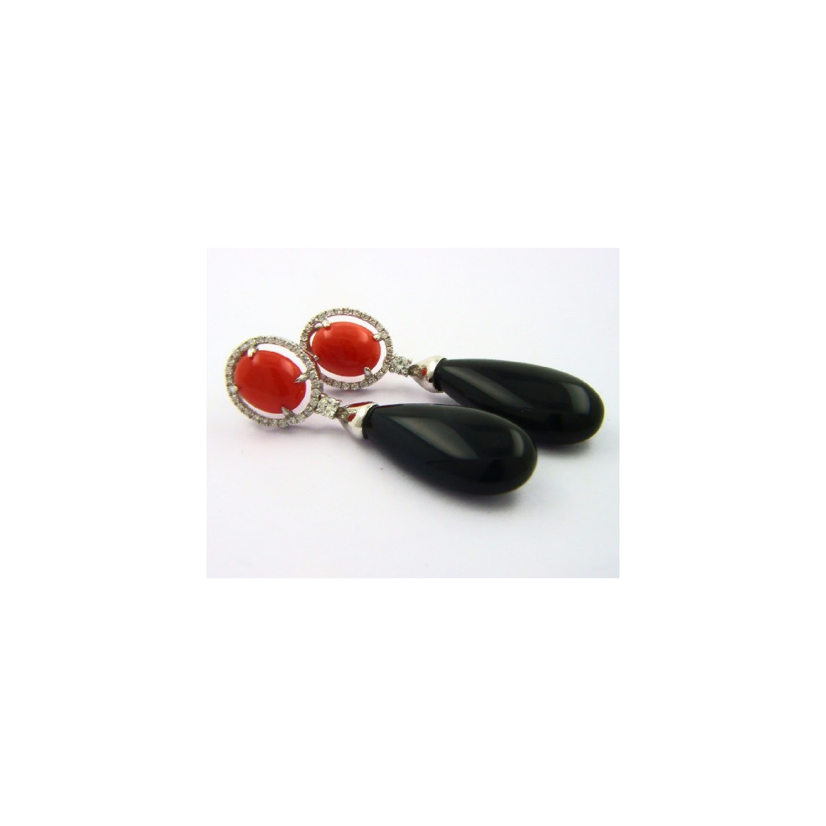 Pendientes oro blanco 750 con brillantes y coral