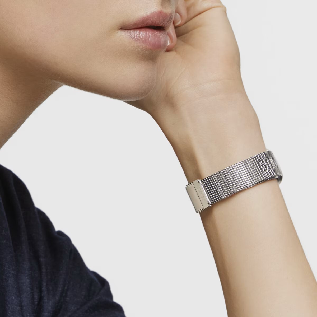 Reloj Tous T-Band smartwatch con brazalete de acero y caja de aluminio