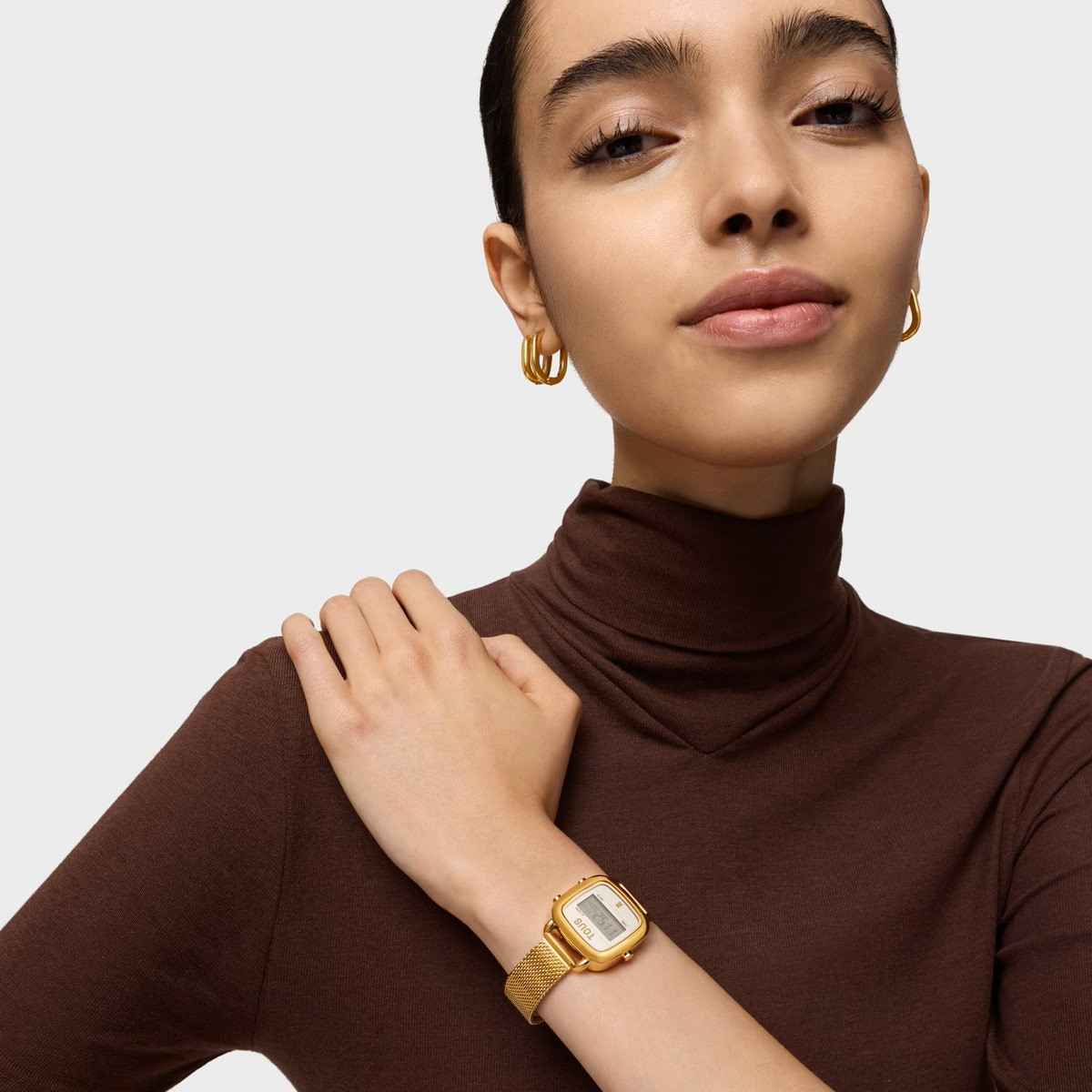 Reloj Tous digital con brazalete de acero IP dorado D-Logo Mini