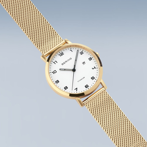 Reloj Bering Titaniun IP dorado 34mm