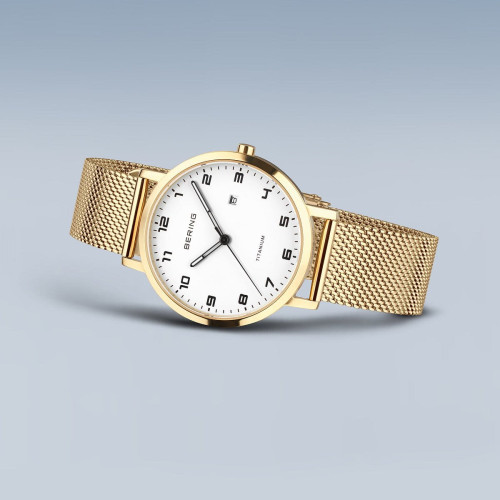 Reloj Bering Titaniun IP dorado 34mm