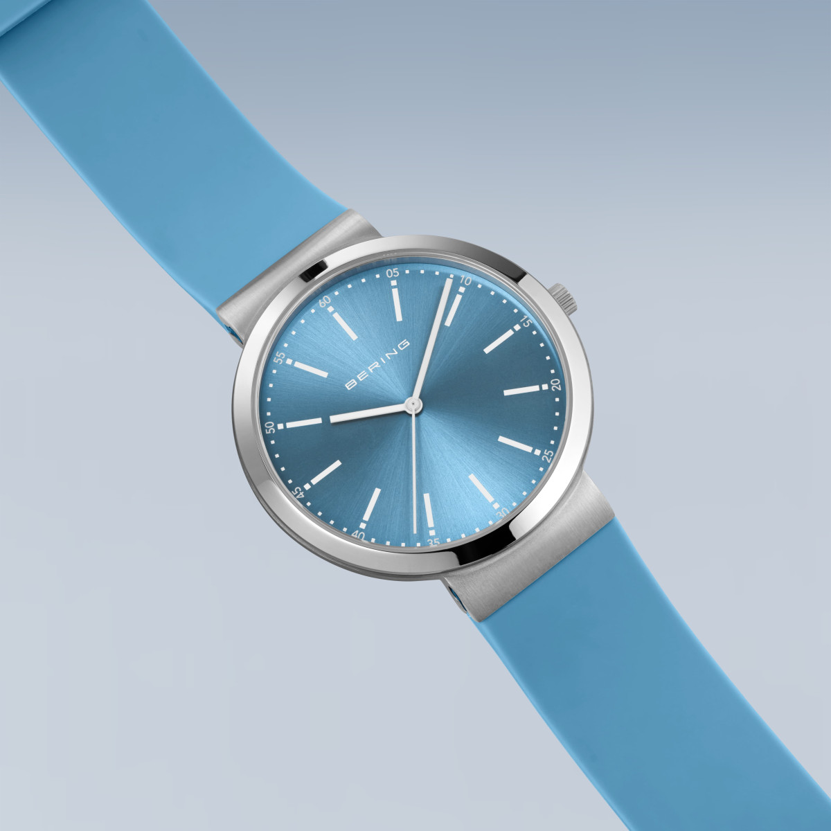 Reloj Bering Classic 41mm correa silicona azul cielo