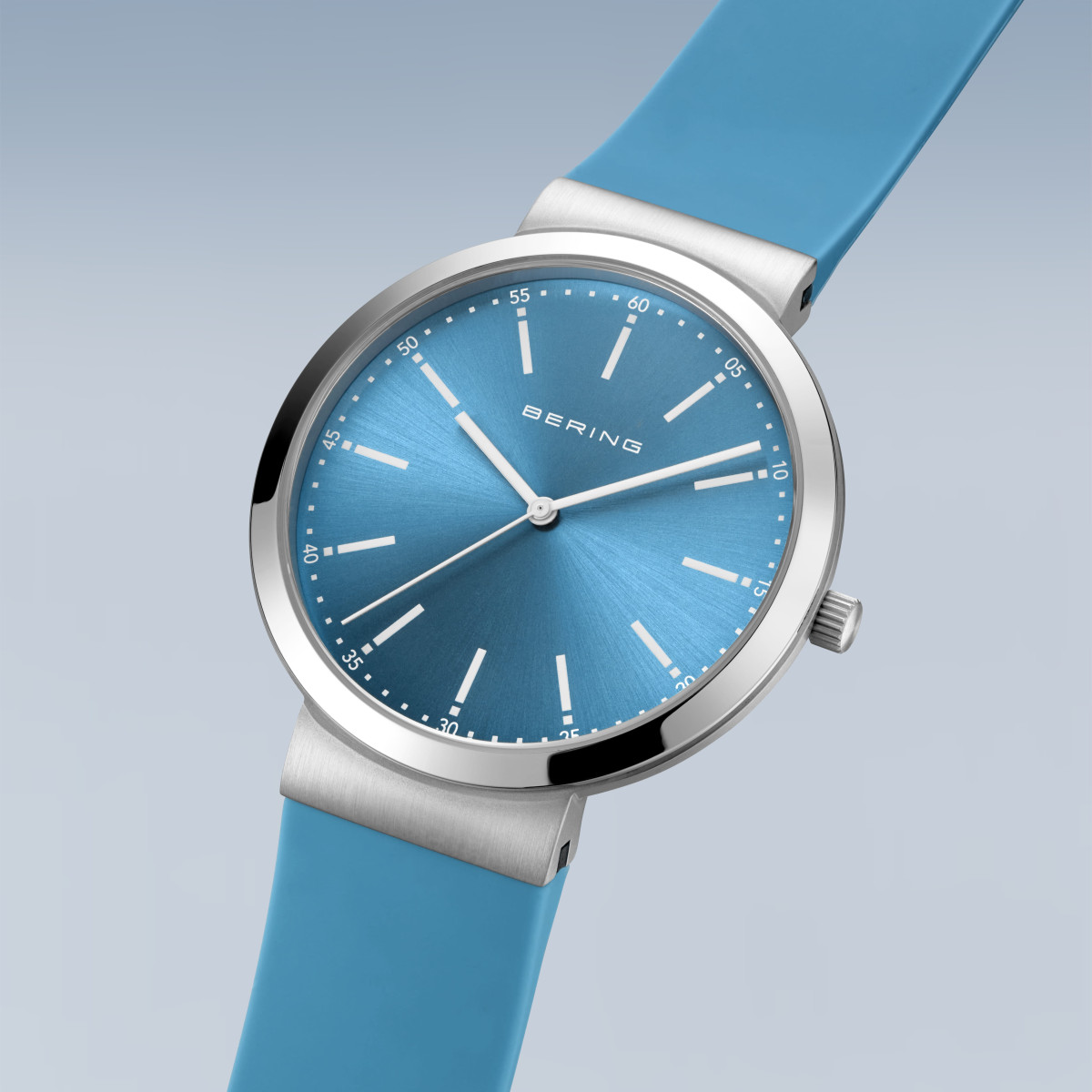 Reloj Bering Classic 41mm correa silicona azul cielo