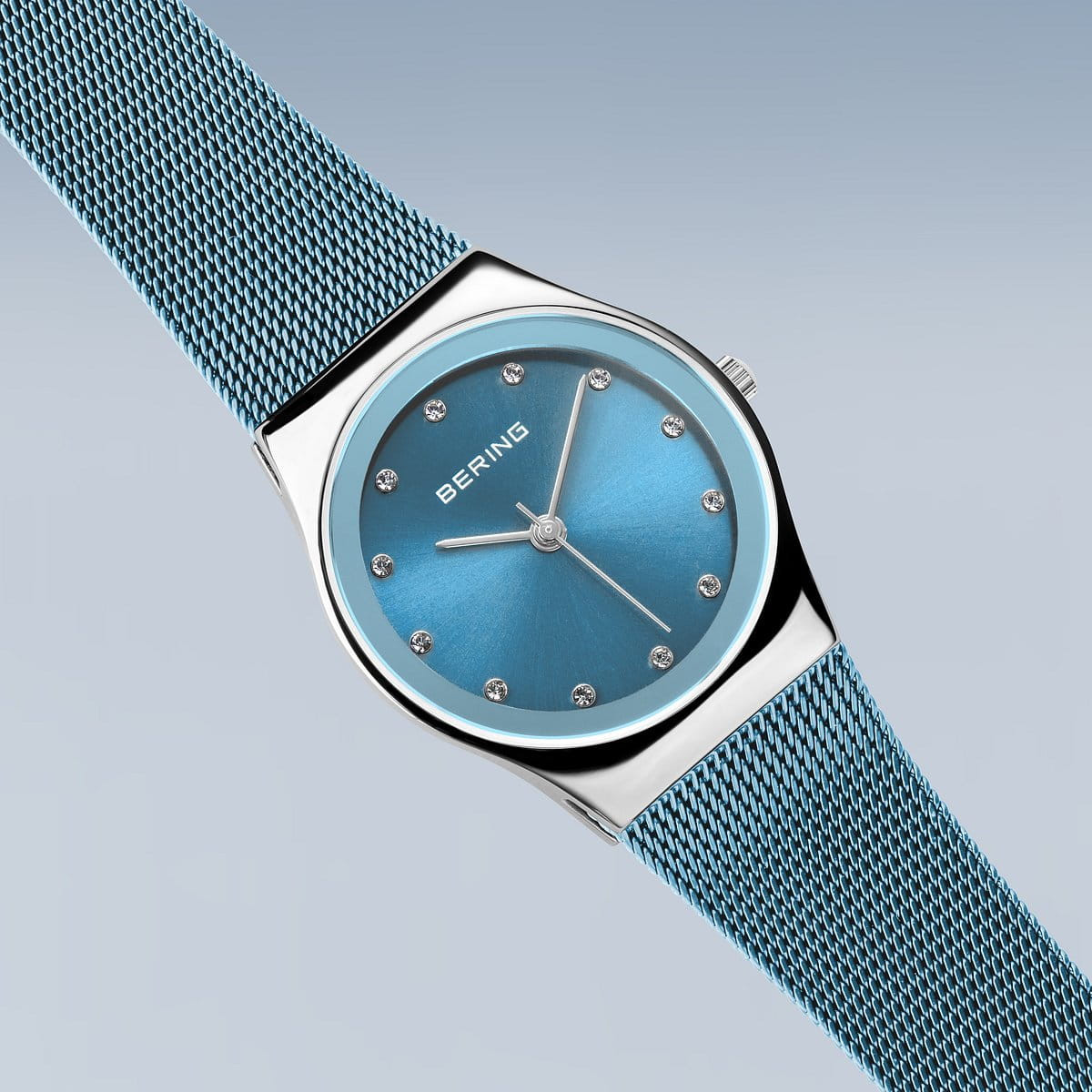 Reloj Bering Classic 27mm milanesa IP azul