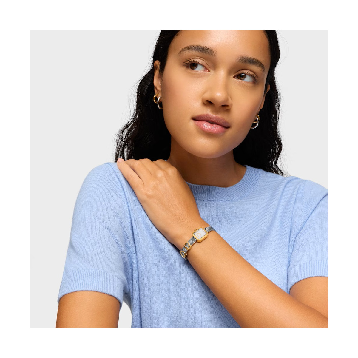 Reloj Tous analógico con brazalete de acero con motivo, acero dorado y esfera de nácar ICON TIME CHARMS