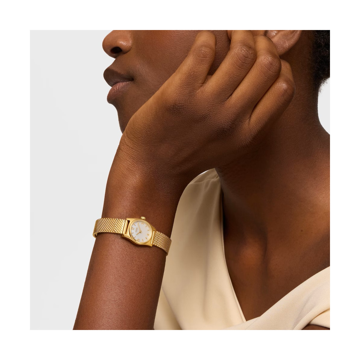 Reloj Tous analógico con brazalete milanés de acero dorado y esfera de nácar EPIC MINI