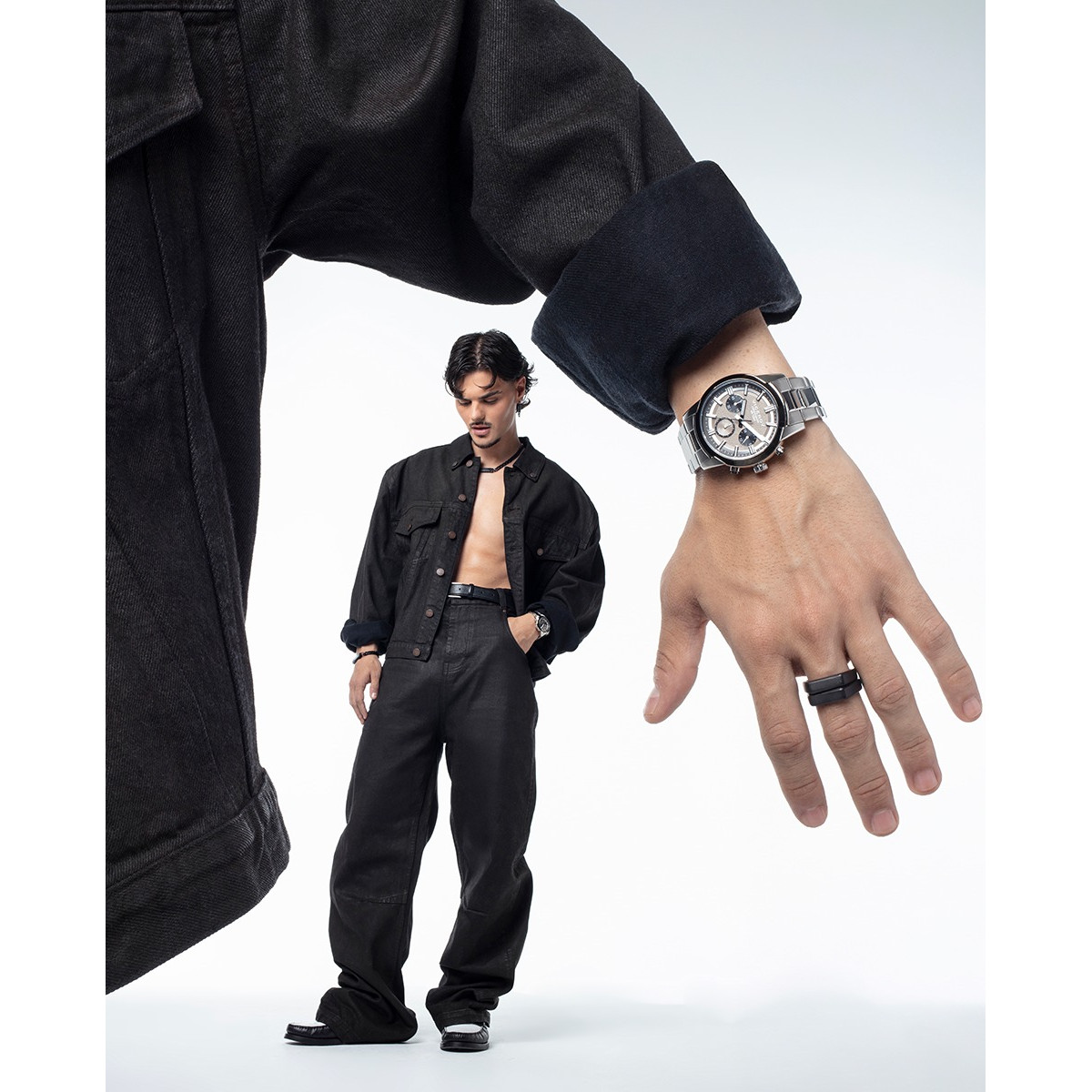 Anillo Viceroy de acero tipo sello IP negro, colección Abraham Mateo talla 24