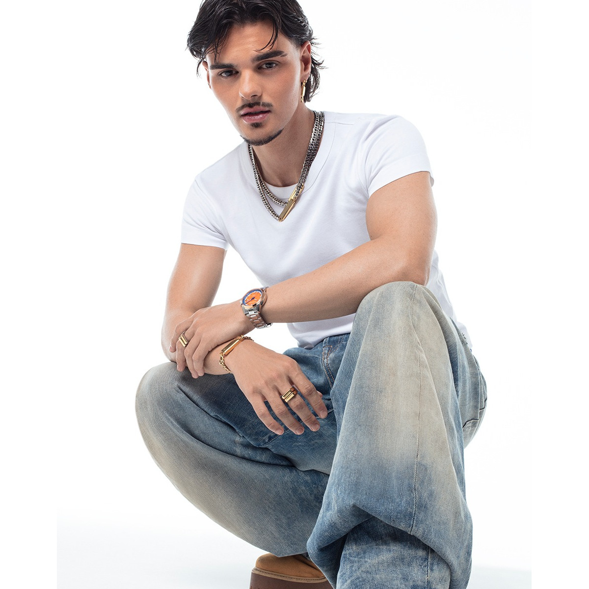 Anillo Viceroy de acero tipo sello IP dorado, colección Abraham Mateo talla 20
