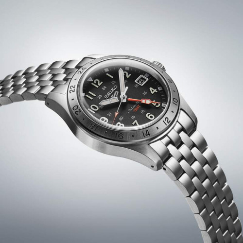 Reloj Seiko 5 Sports Field deportivo GMT esfera negra